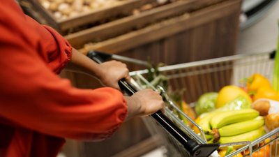 В Республике Калмыкии за неделю подешевели овощи и куры