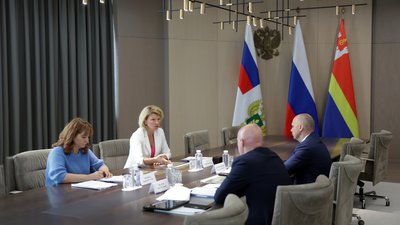 Оксана Лут обсудила перспективы развития АПК Калининградской области с Алексеем Беспрозванных