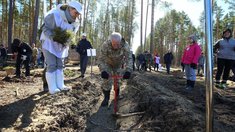 Работники департамента  по социально-экономическому развитию села Томской области присоединились к акции «Сад Памяти»