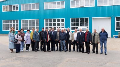 Ветеранам АПК Липецкой области показали современное сельское хозяйство