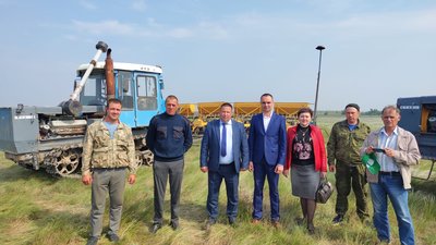Роман Ковальский знакомится с ходом посевной кампании в муниципальных районах Саратовской области