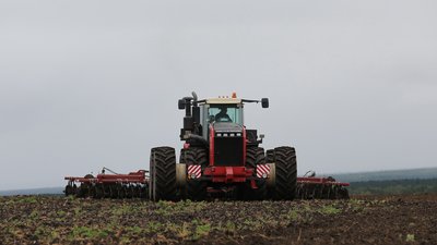 Аграрии десяти районов Красноярского края вышли в поля