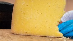 В январе в магазинах Белгорода на 10,2% подешевели твердые сыры 