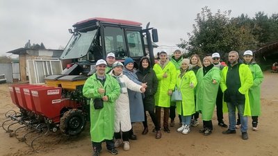 Чем живет фермер: слушатели костромской «Школы фермера» выехали «в поля»