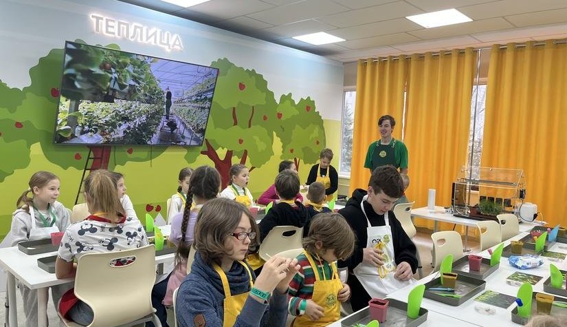 И учёба, и игра: в Уфе дети сотрудников РСХБ побывали в «Городе профессий АПК»