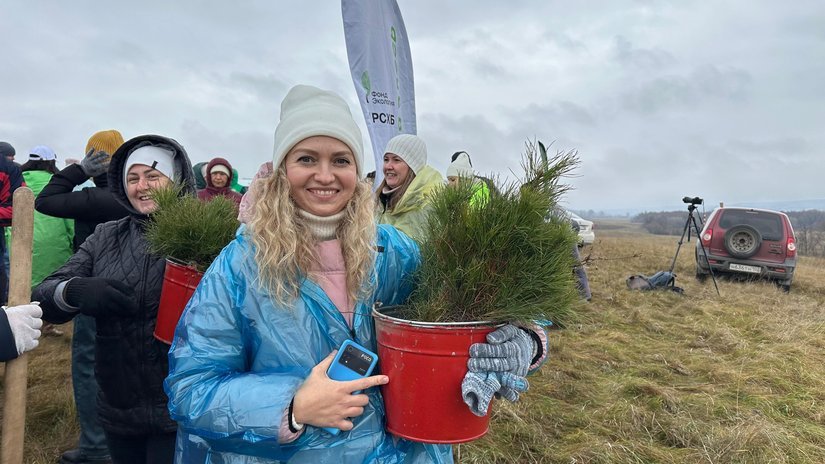 8 тысяч саженцев сосны высадили сотрудники агробанка на озере Аслыкуль в Башкортостане