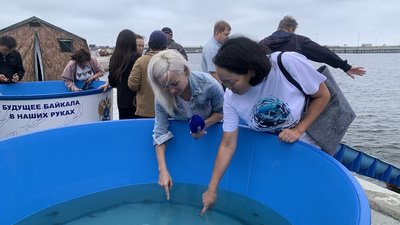 «Выпускной» на Байкале: в воды «жемчужины Сибири» выпустили 75 тысяч мальков краснокнижного осетра