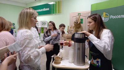 Поперчили и посолили: В Костромском филиале Россельхозбанка прошла юбилейная «Вкусная пятница»