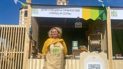 Костромичи научили суздальцев варить сбитень с травами