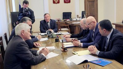 Губернатор Алтайского края Александр Карлин и руководство Концерна «Тракторные заводы» обсудили механизмы сотрудничества