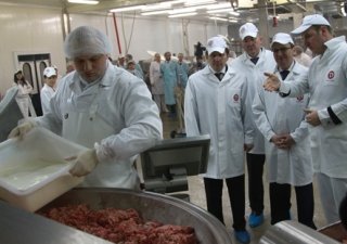 В Успенском районе судебные приставы арестовали здание мясоперерабатывающего комплекса