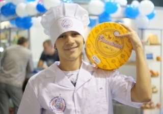 Организаторы фестиваля «Дни алтайского сыра» приглашают жителей Алтайского края и Новосибирской области поучаствовать в конкурсе «Я люблю сыр!»