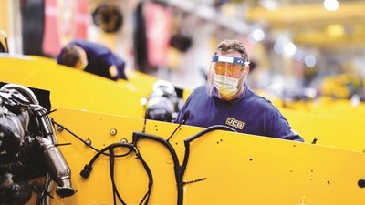 JCB частично возобновила производство техники