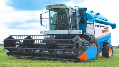 Комбайн АГРОМАШ 5000 испытывается в полевых условиях