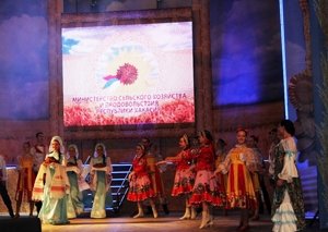 Лучшим аграриям Хакасии – почет и автомобили