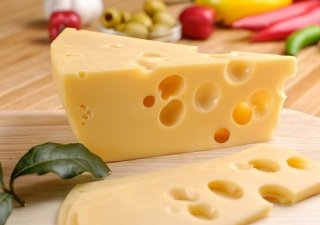 Швейцария усиленно снабжает Россию сыром