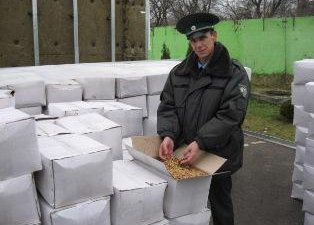 Контроль продукции в ручной клади и багаже пассажиров, следующих из Украины