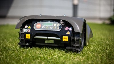 Чем полезен робот-газонокосилка? Разбираем Lynex