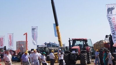 6 Демонстрационный показ сельскохозяйственной техники в полевых условиях День поля «ВолгоградАГРО» пройдет 30-31 июля 2015 г.