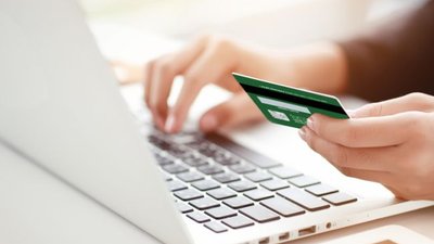 Клиенты Новосибирского филиала Россельхозбанка стали совершать больше безналичных платежей