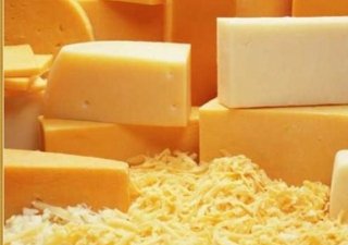 Росстат: за неделю сыры и масло подорожали на 0,4-0,7%