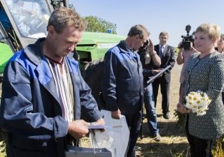 Врио губернатора Мурманской области Марина Ковтун побывала на агрофирме «Индустрия»
