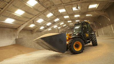 Компания «АгроЦентр» провела демопоказы погрузчиков JCB