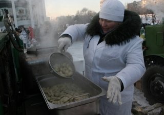 Жители Перми съели 50 тысяч пельменей на эстафете Олимпийского огня