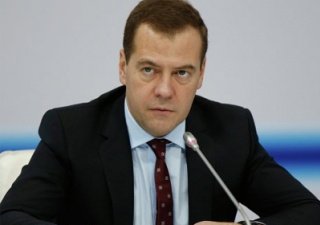 Медведев порекомендовал рестораторам использовать отечественные продукты