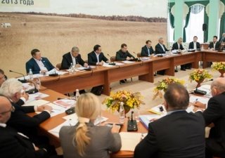 Дмитрий Медведев ждет от чиновников предложений по развитию молочного животноводства
