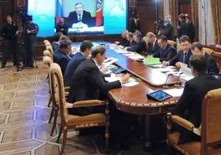 Медведев удовлетворен уборкой зерновых