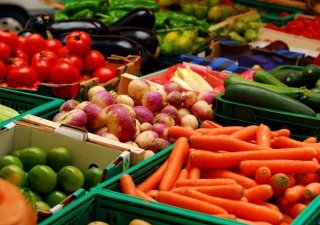 Семьям из Приморска, пострадавшим от циклона, сделают скидку на овощи