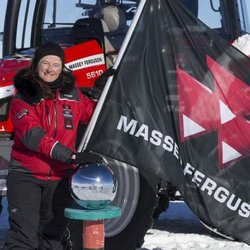 Участники экспедиции Antarctica2 и трактор MF 5610 успешно достигли Южного полюса и завершили путешествие на российской арктической станции Новолазаревская