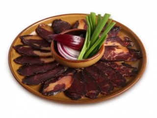 Казахстанское предприятие в январе поставило москвичам 15 тонн конской колбасы