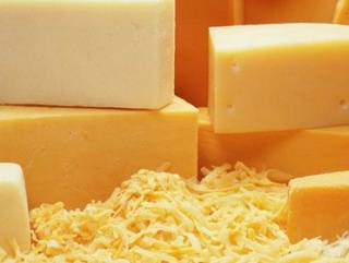 Россиян кормили сыром неизвестного происхождения